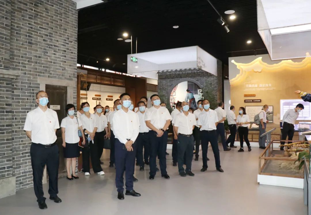 走進天府家風館 以純正家風涵養清正企風——德陽發展集團赴天府家風館參觀學習